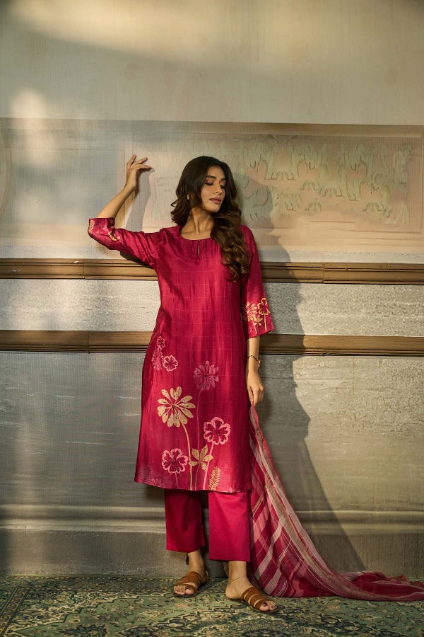 Magenta Silk Printed Kurta Set with Gold Highlights - Mokshaa