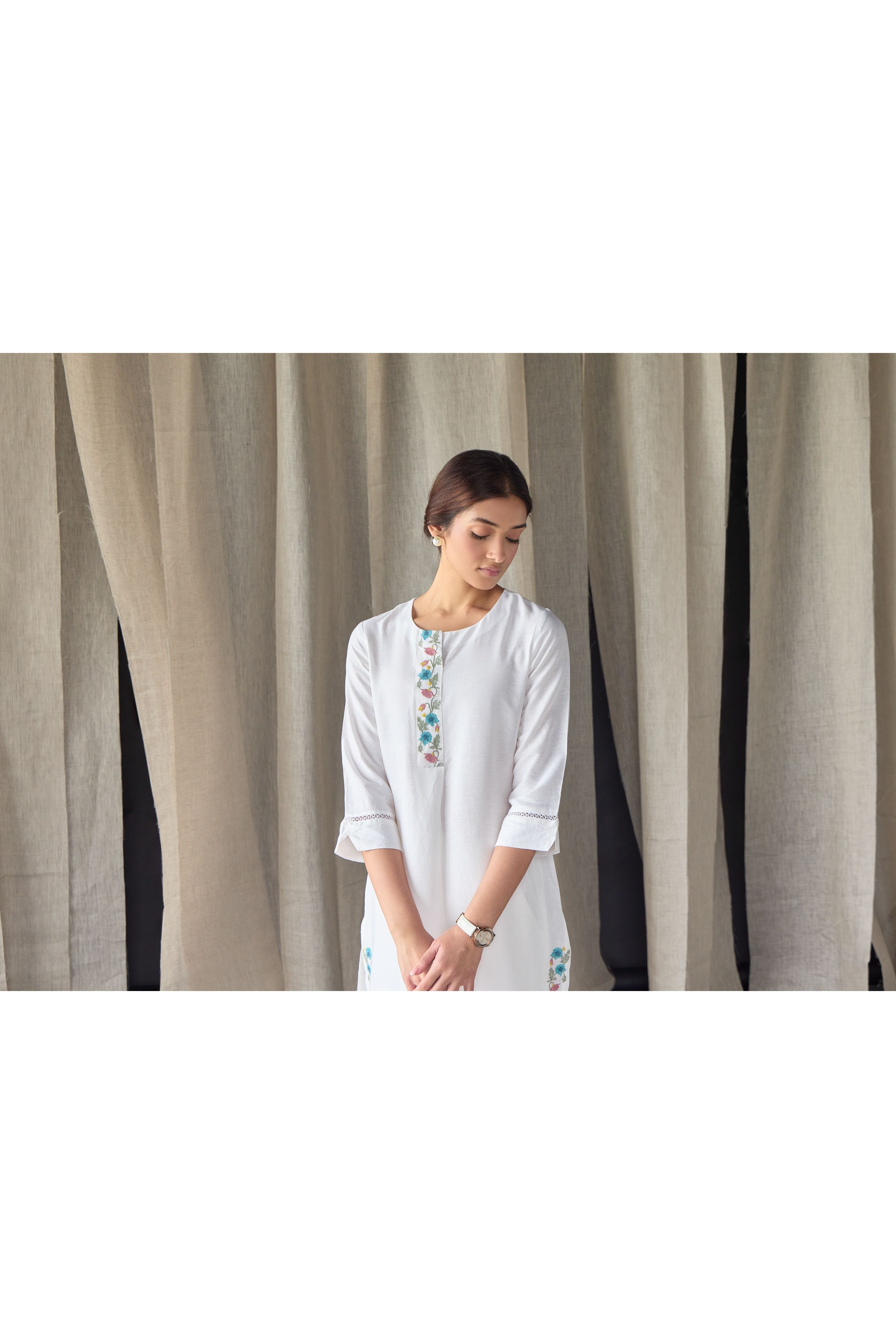 White Floral Embroidered Kurta Set - Mokshaa