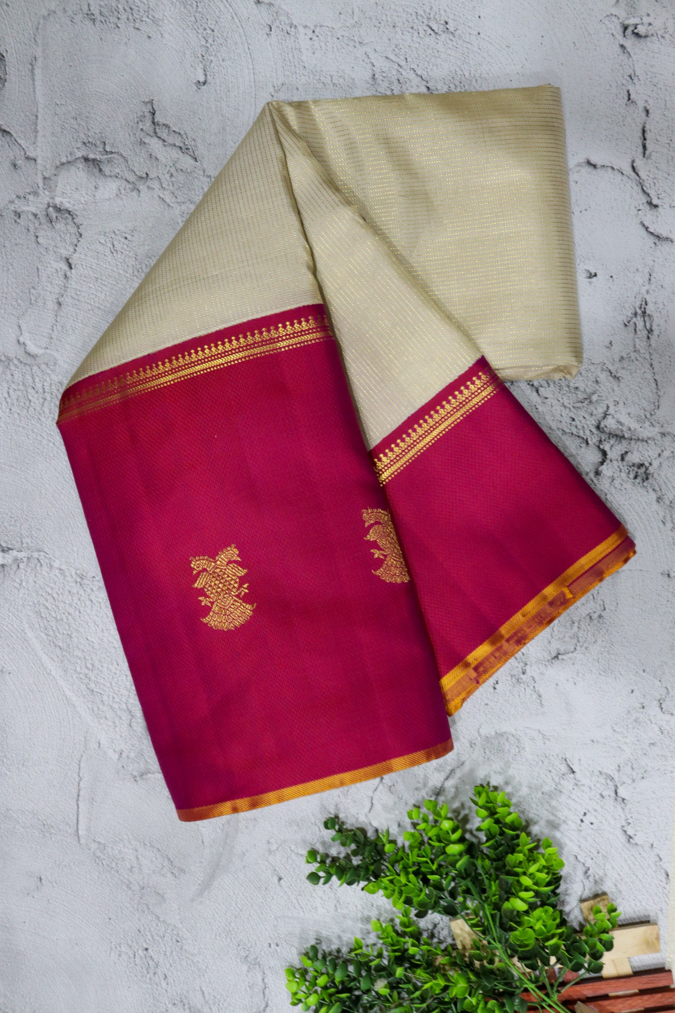 Off White Kanchivaram Silk Vairaoosi Weaving Pink Border and Zari Motifs