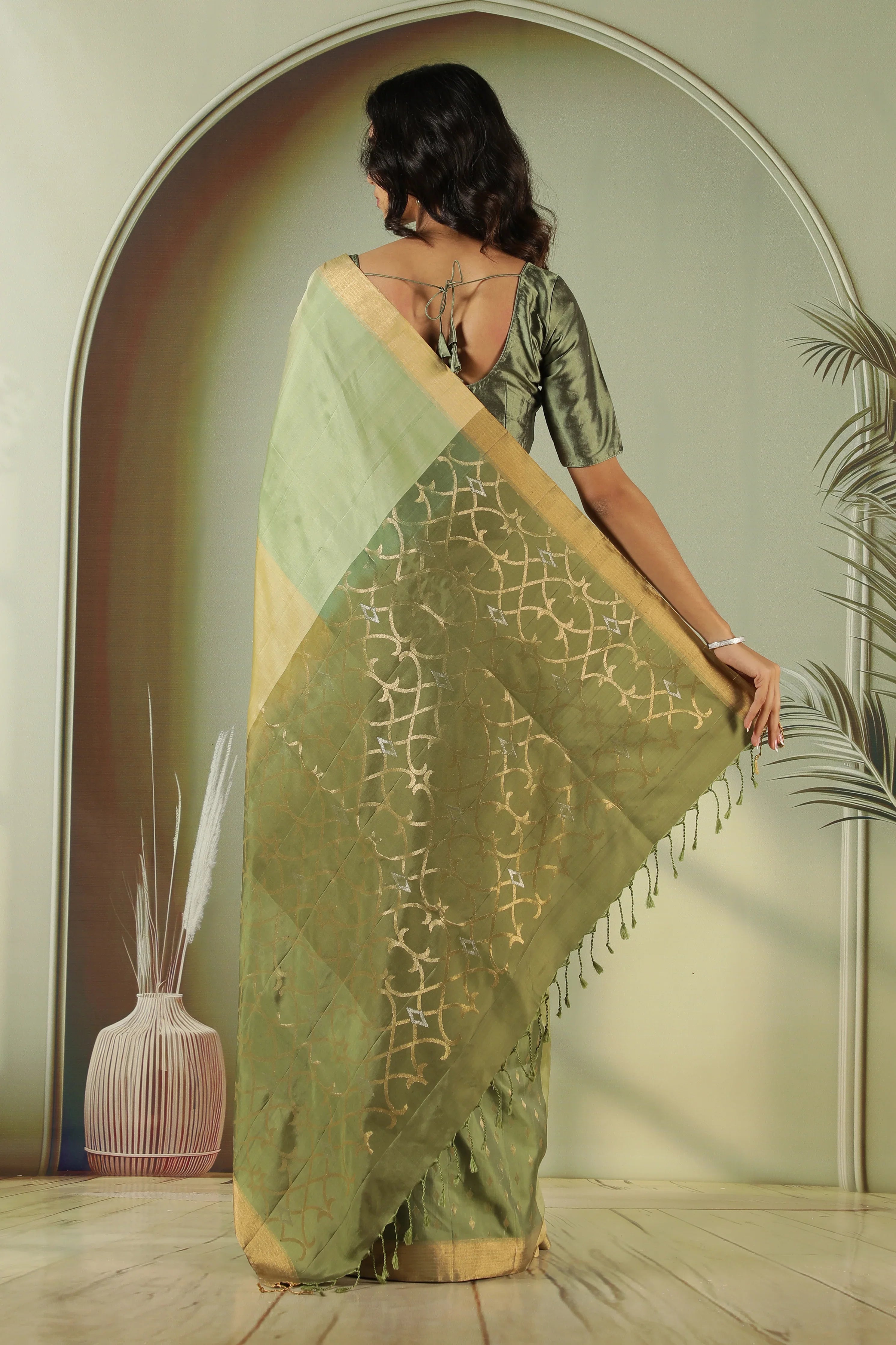 Dual-Tone Green Soft Silk Saree with All Over Butti & Jaal - Mokshaa
