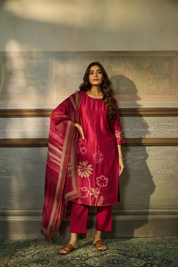 Magenta Silk Printed Kurta Set with Gold Highlights - Mokshaa