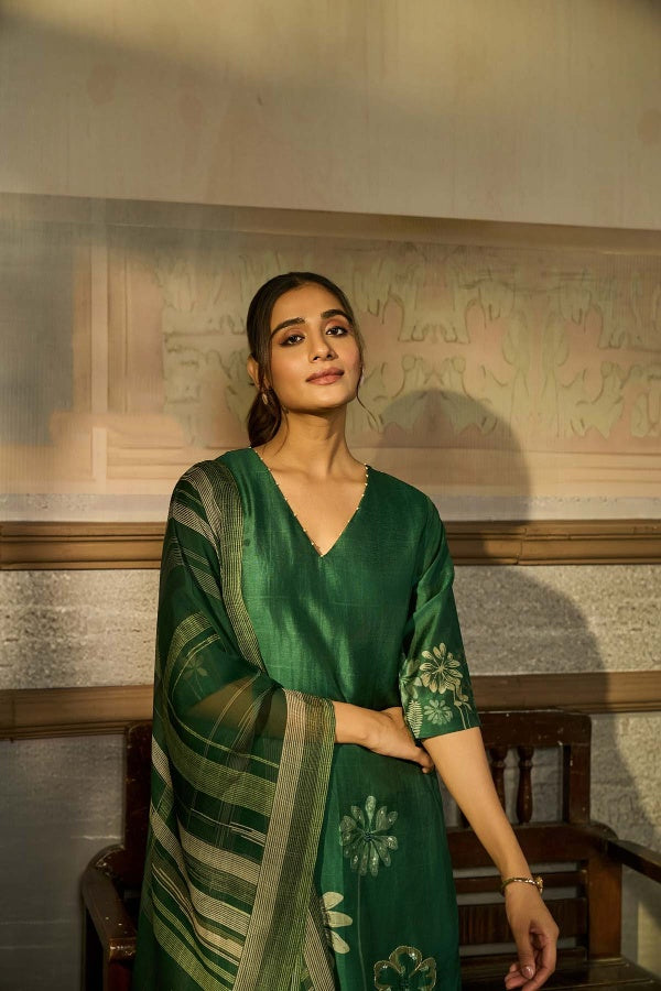 Emerald Green Silk Printed Kurta Set with Gold Highlights - Mokshaa