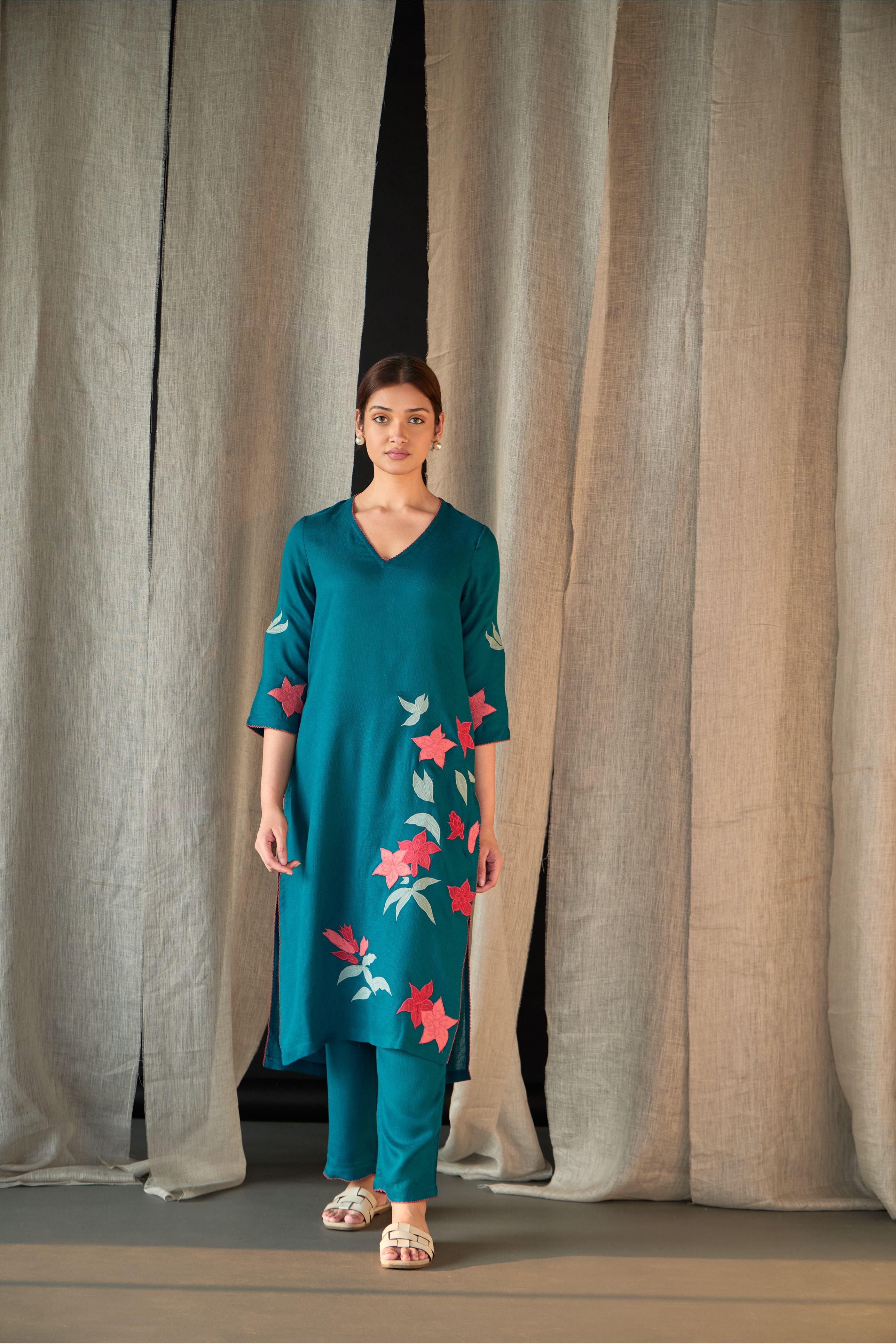 Teal Linen Applique Kurta Set - Mokshaa