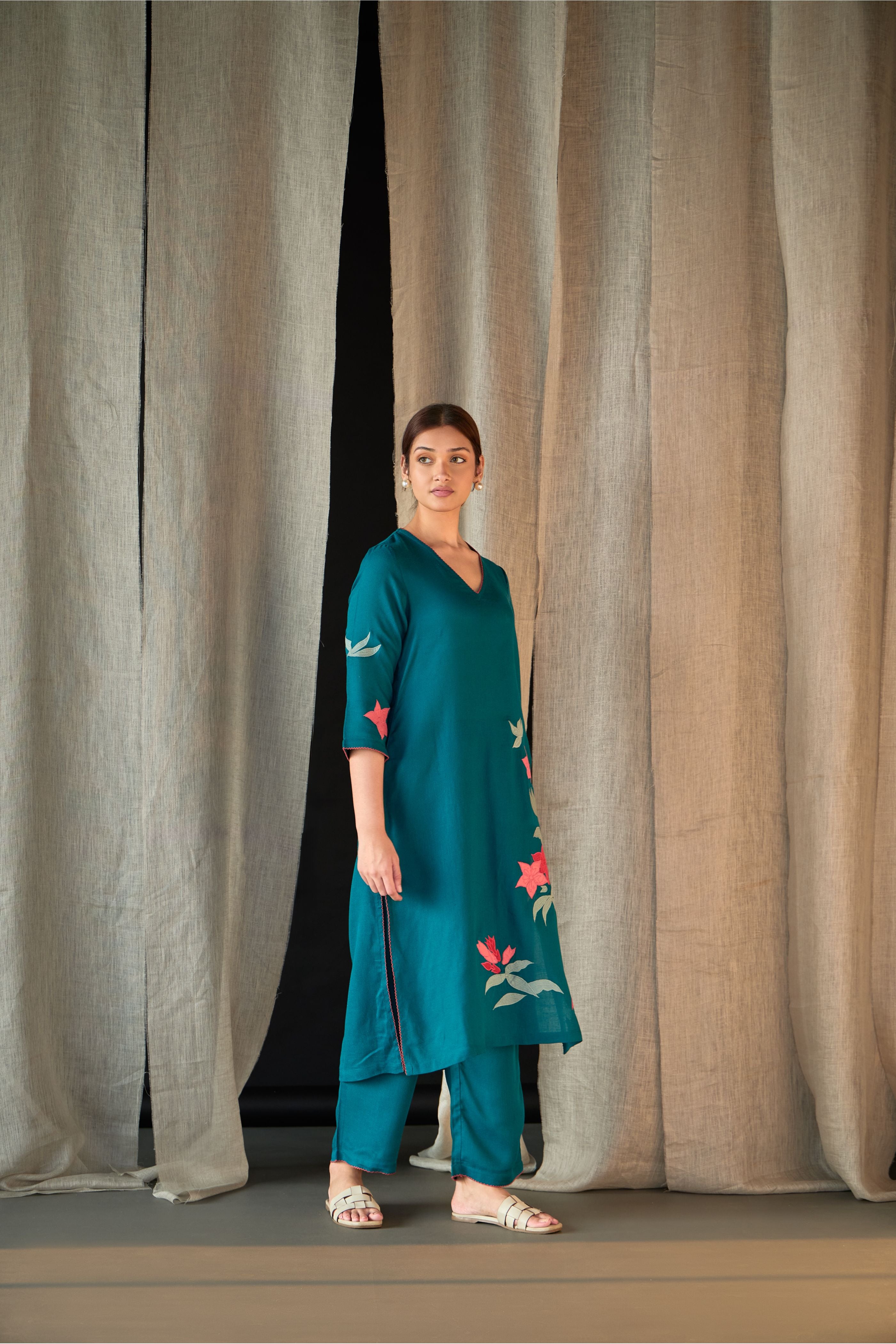 Teal Linen Applique Kurta Set - Mokshaa