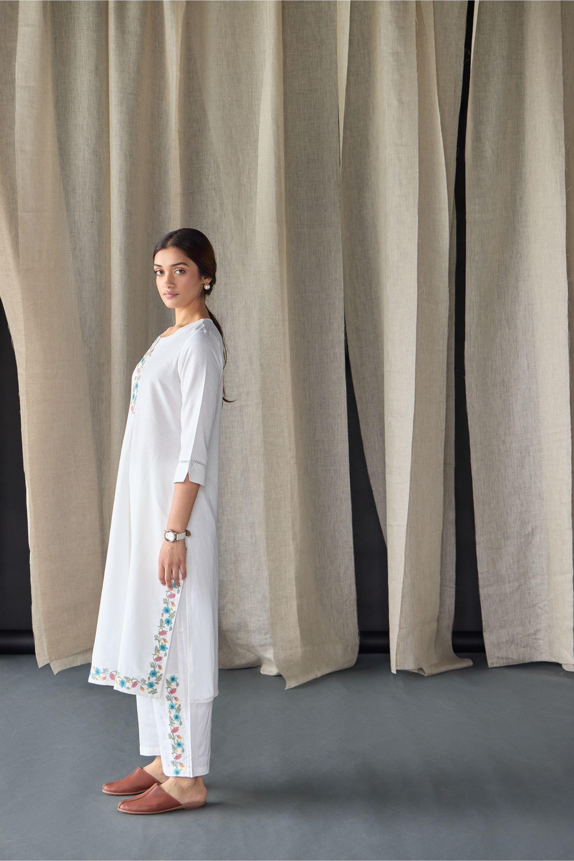 White Floral Embroidered Kurta Set - Mokshaa