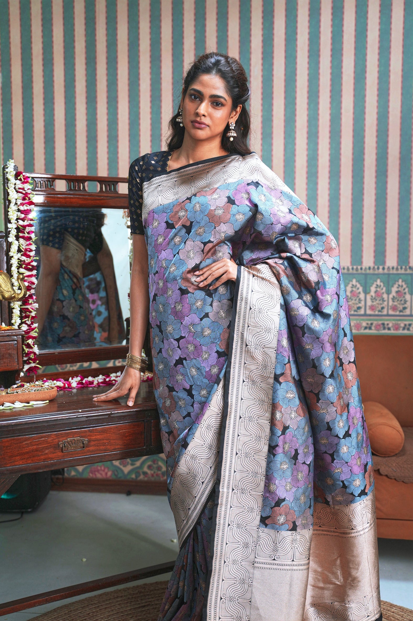 Black Banarasi Silk Floral Weaving Saree