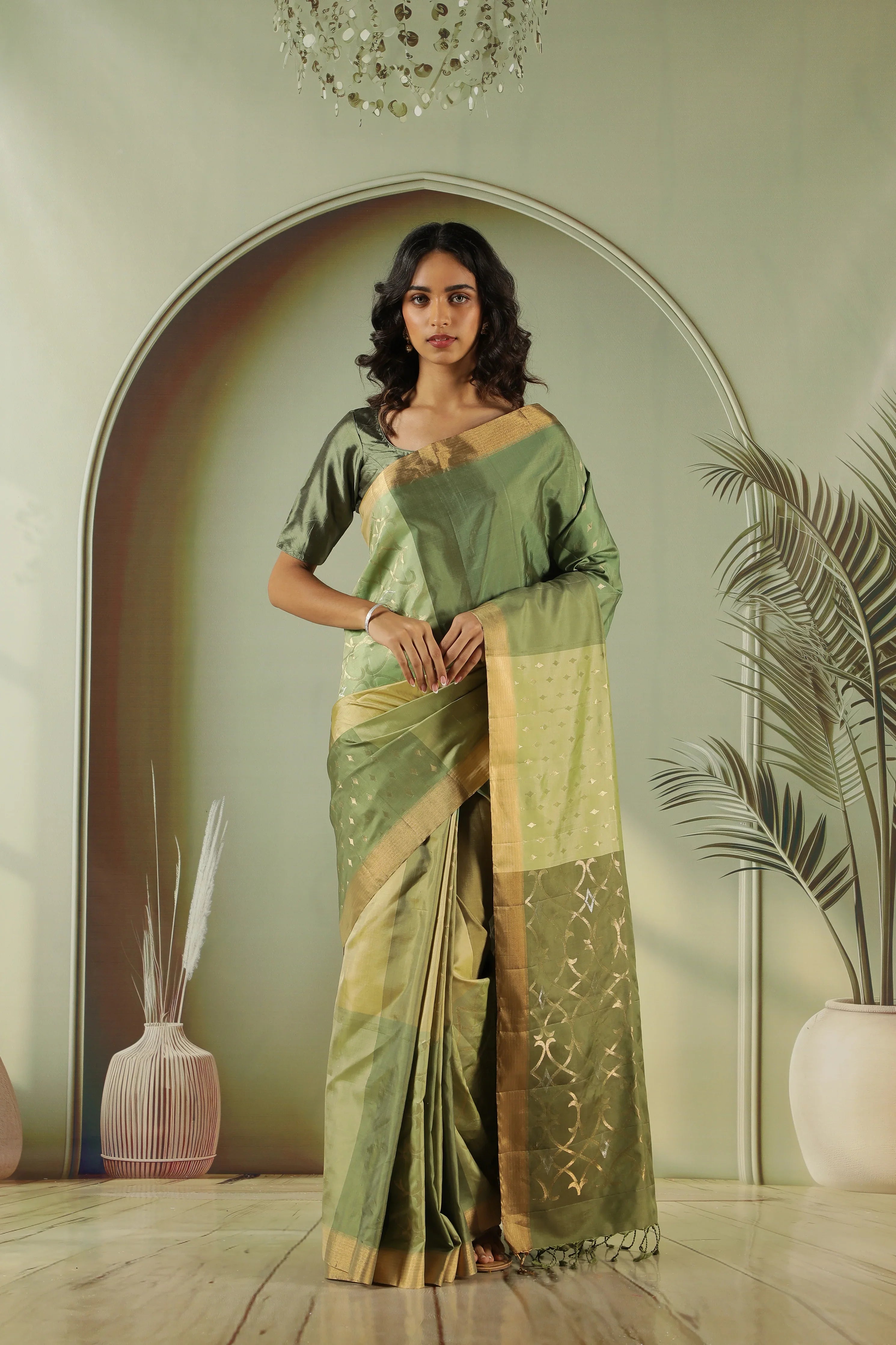 Dual-Tone Green Soft Silk Saree with All Over Butti & Jaal - Mokshaa