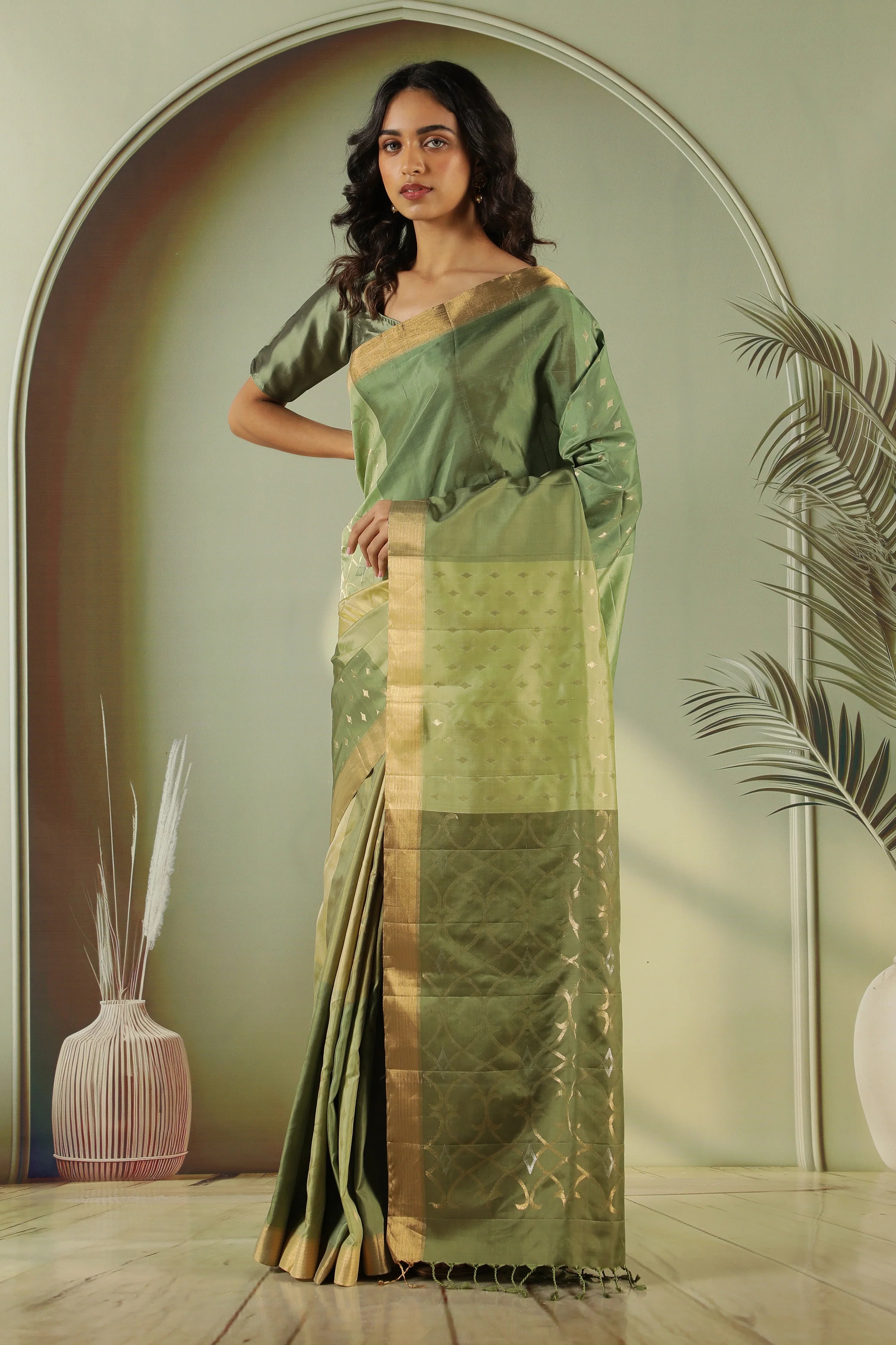 Dual-Tone Green Soft Silk Saree with All Over Butti & Jaal - Mokshaa
