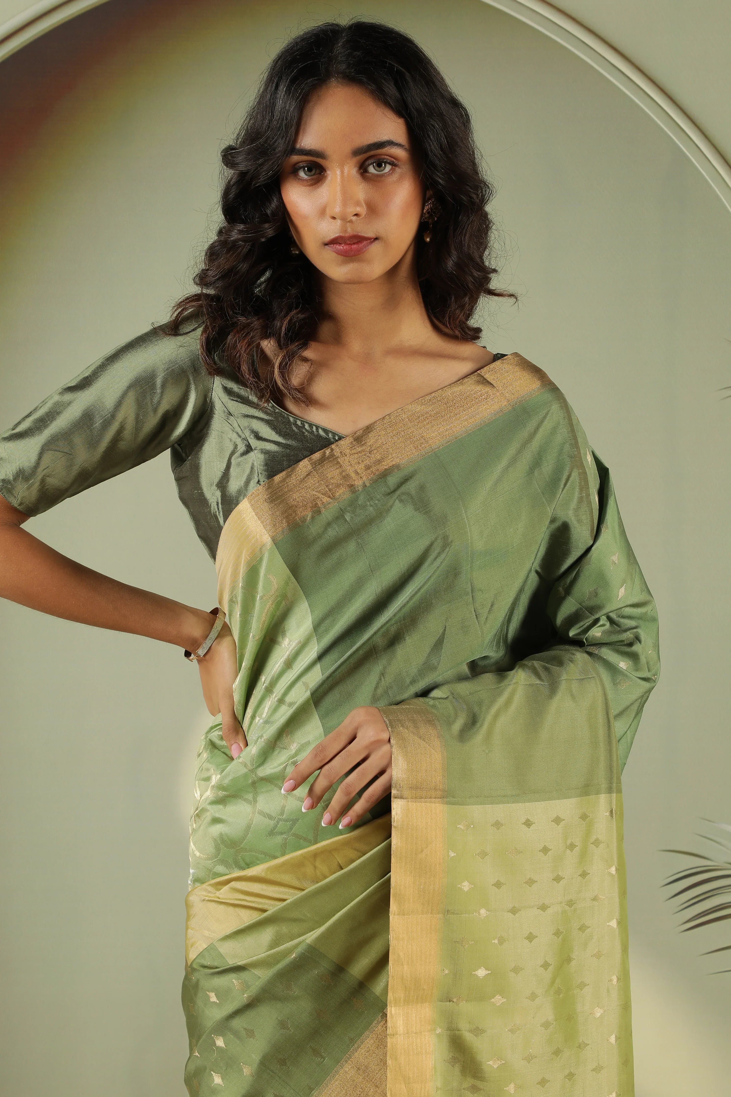 Dual-Tone Green Soft Silk Saree with All Over Butti & Jaal - Mokshaa