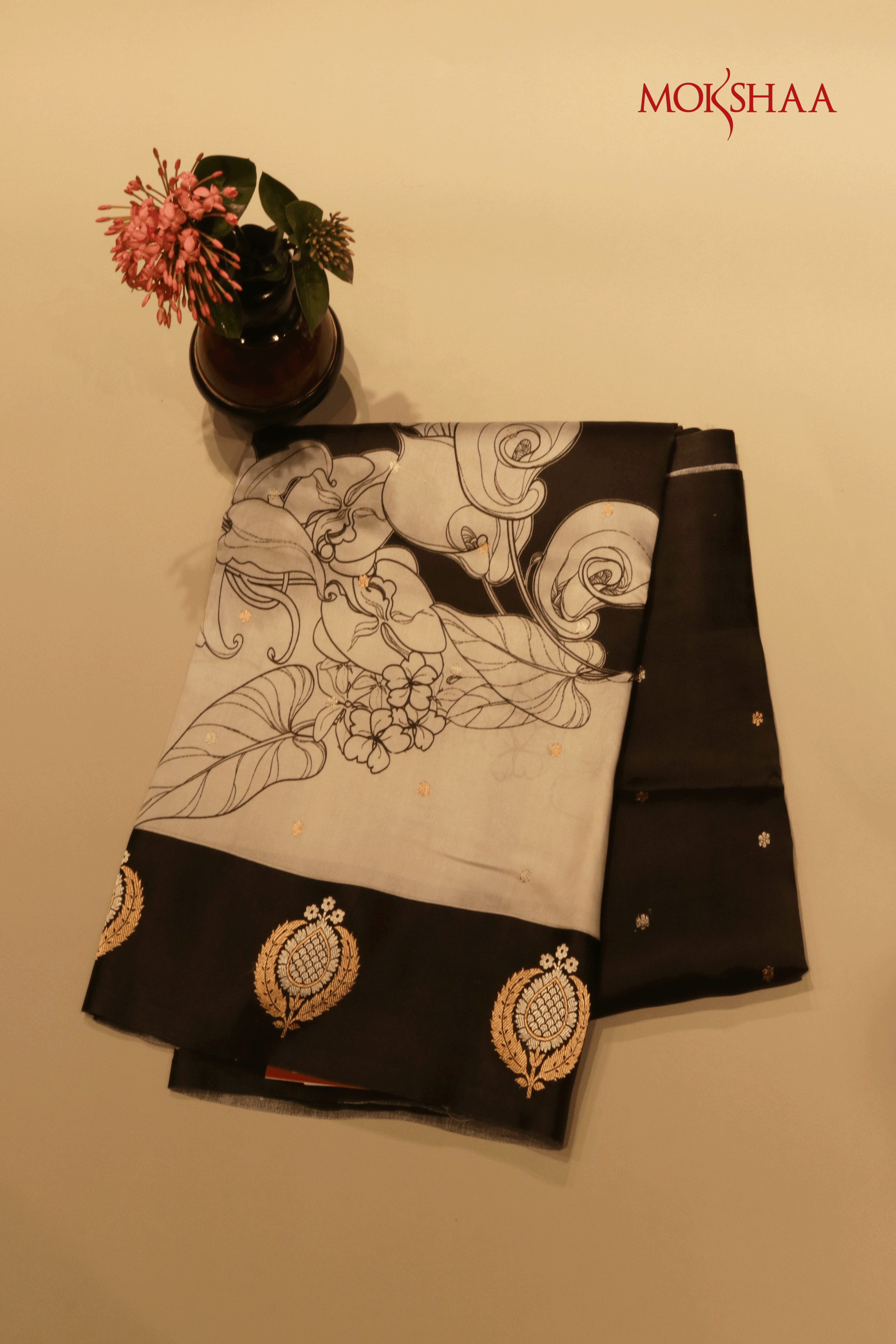 Black & Grey Floral Saree With Emblem Border - Mokshaa